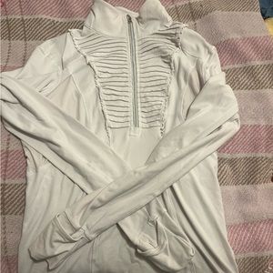 White Lululemon pullover/ zip up. Size 12. Worn a couple of times. So cute!